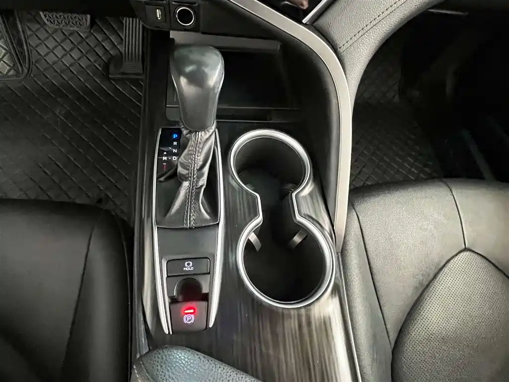 Toyota Camry 2021 2.0G Luxury Edition фото 18