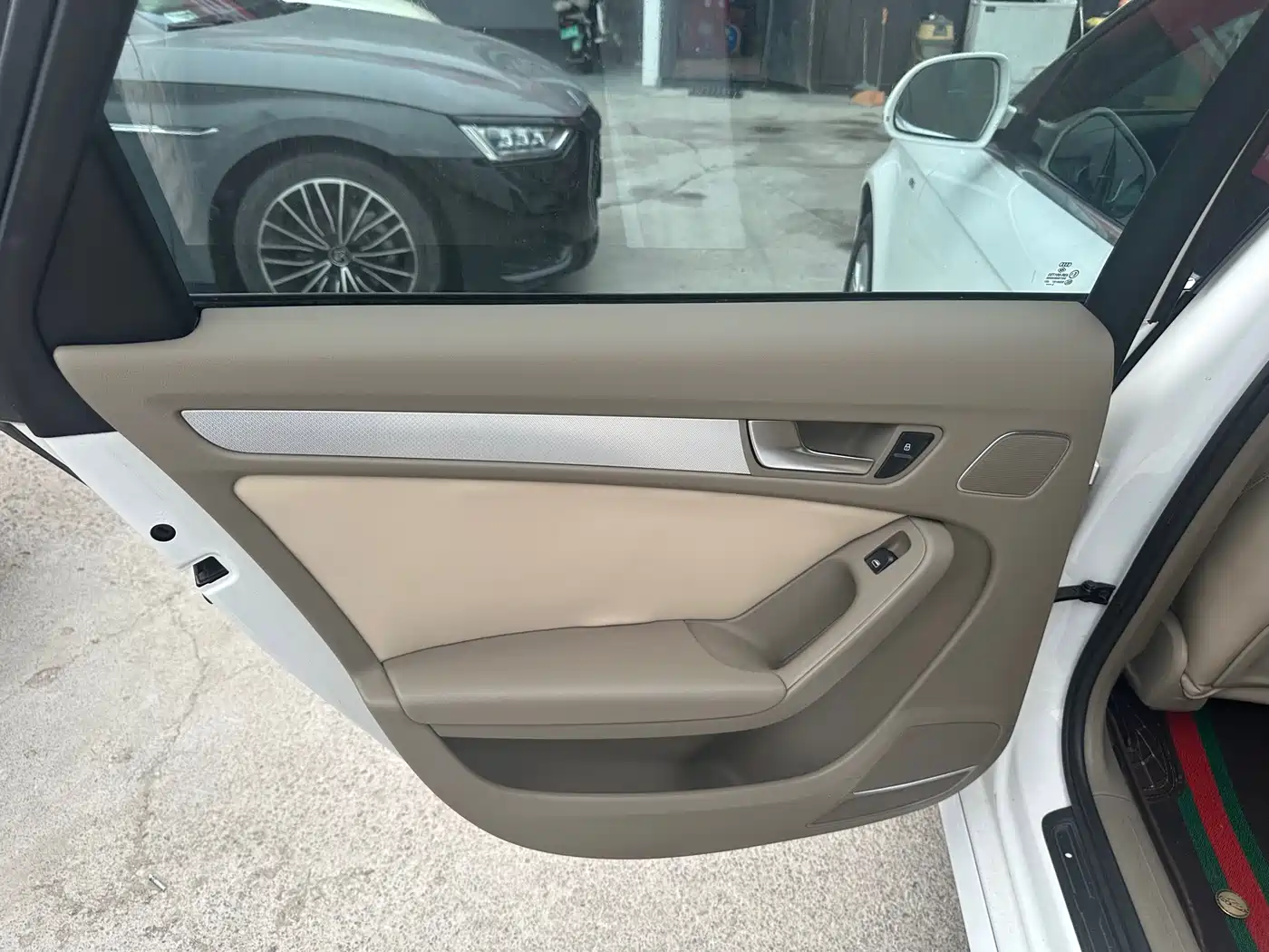Audi A4L 2012 2.0 TFSI Automatic Technology фото 14