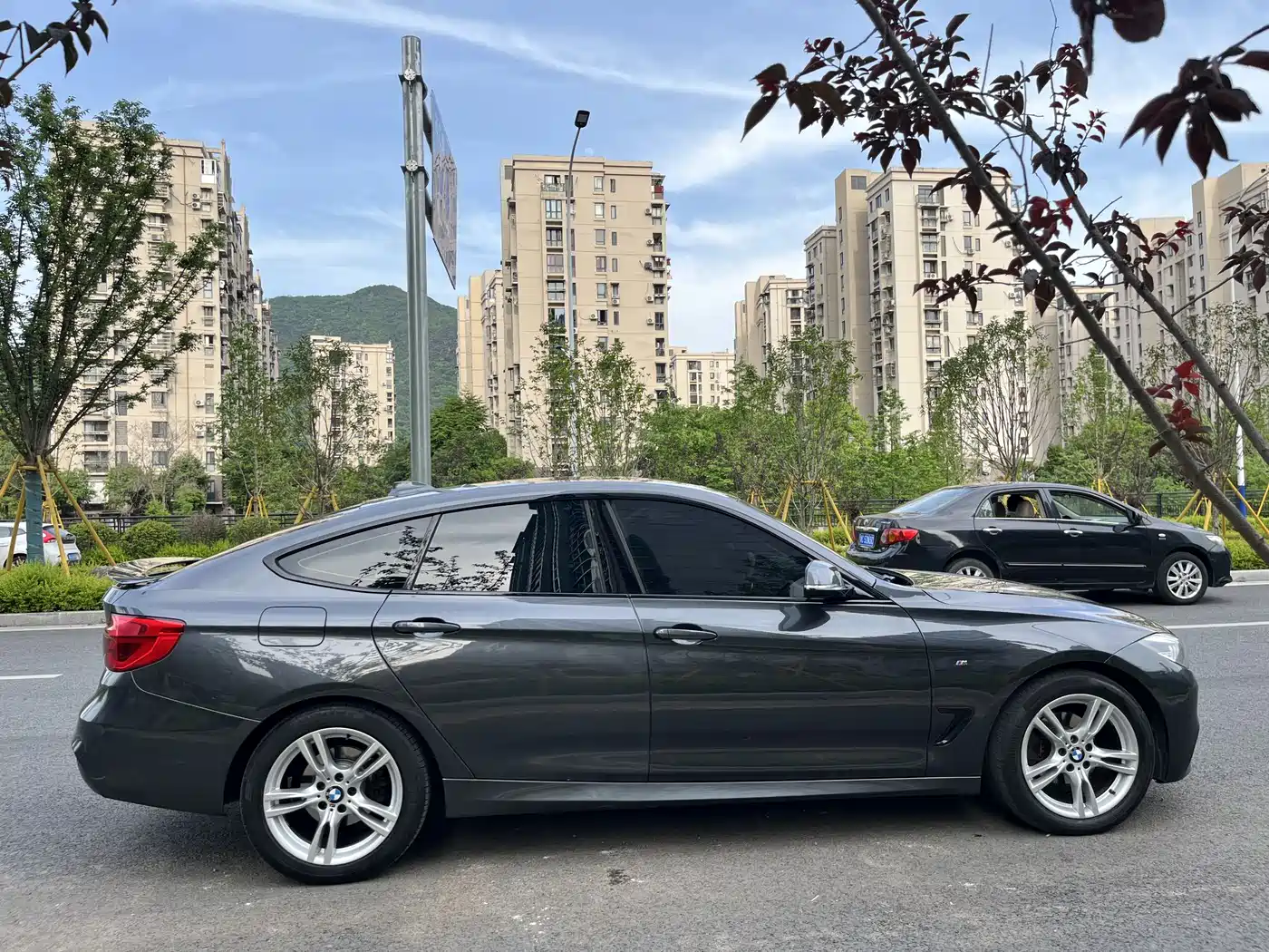 BMW 3 Series GT 2019 320i M Sport Black Night Edition фото 14
