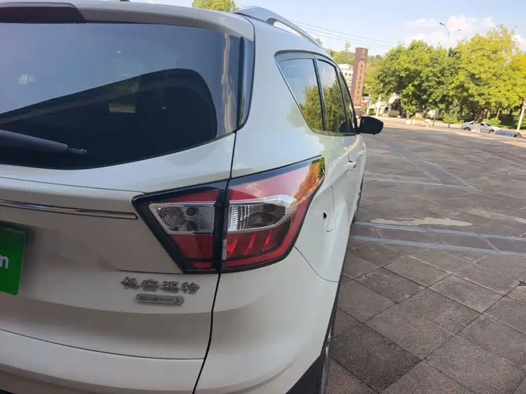 Фото 8 - Ford Kuga