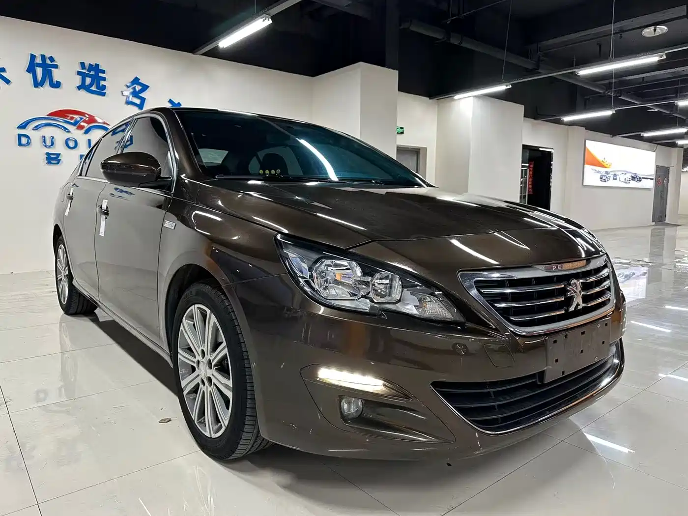 Peugeot 408 2016 1.6T Automatic Luxury Edition фото 3