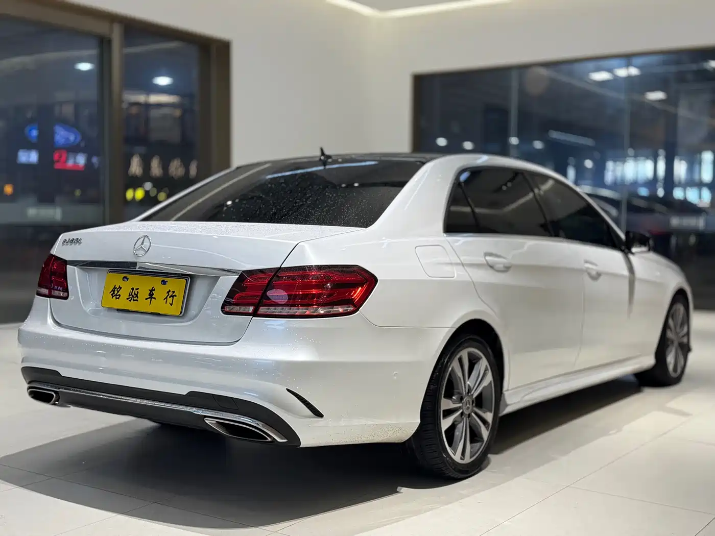 Mercedes-Benz E-Class 2014 E 260 L Sport фото 7