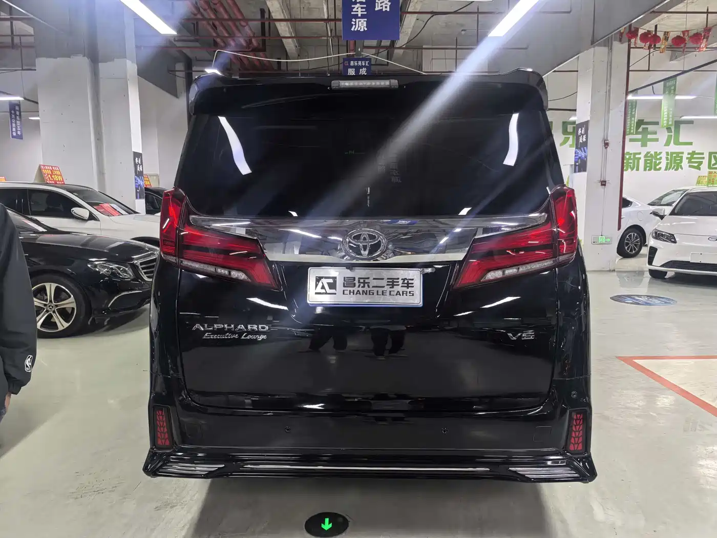 Toyota Alphard 2011 3.5L Luxury Edition фото 4