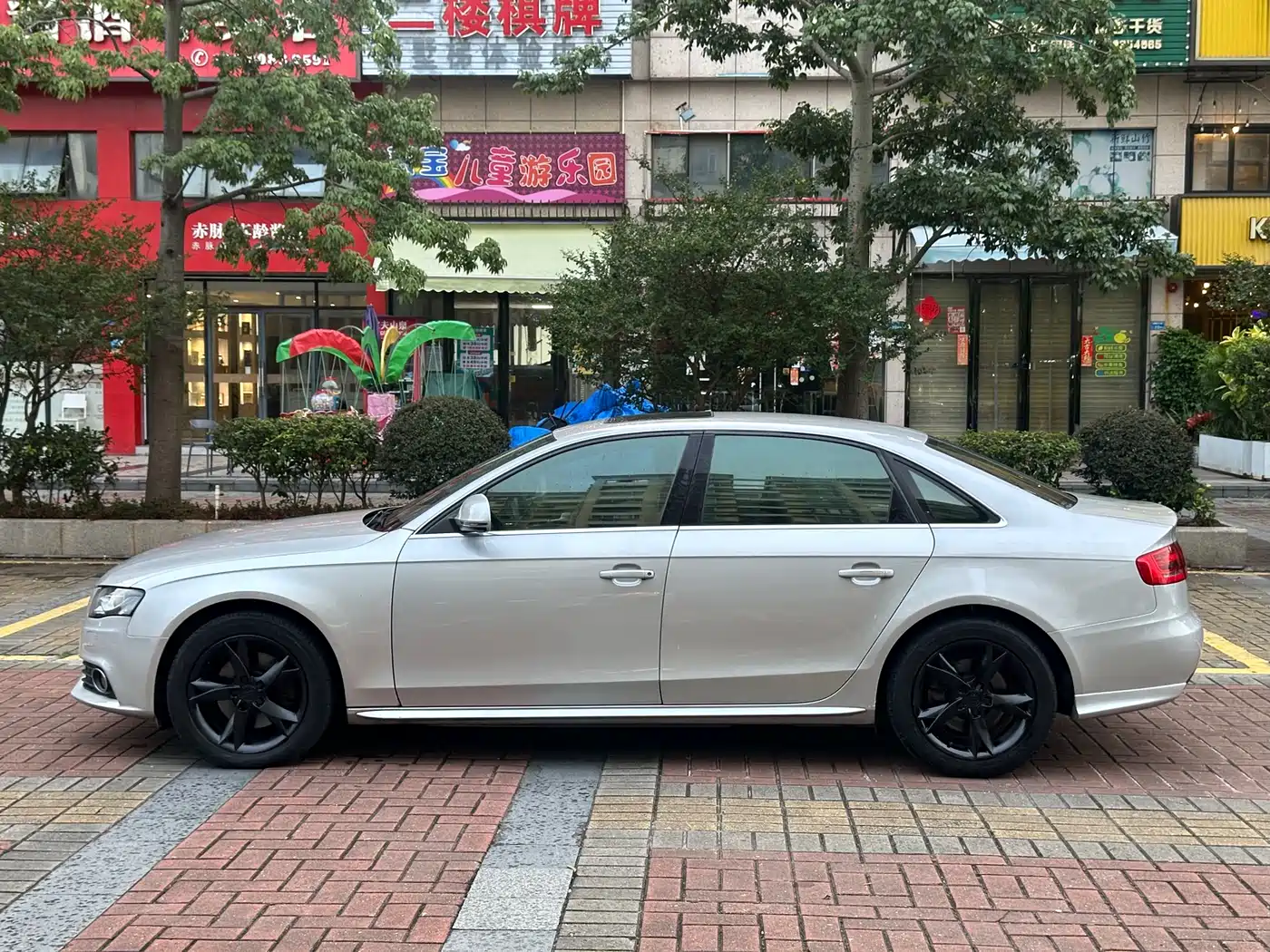 Audi A4L 2010 2.0 TFSI Comfort фото 12