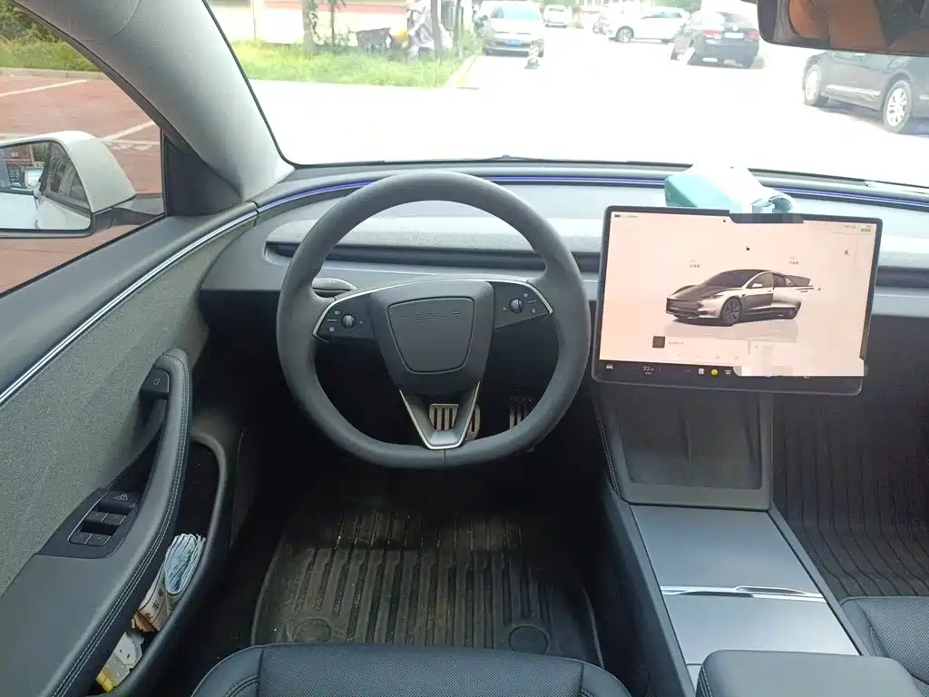 Tesla Model 3 2026 2025 Model Year Facelift Rear-Wheel Drive