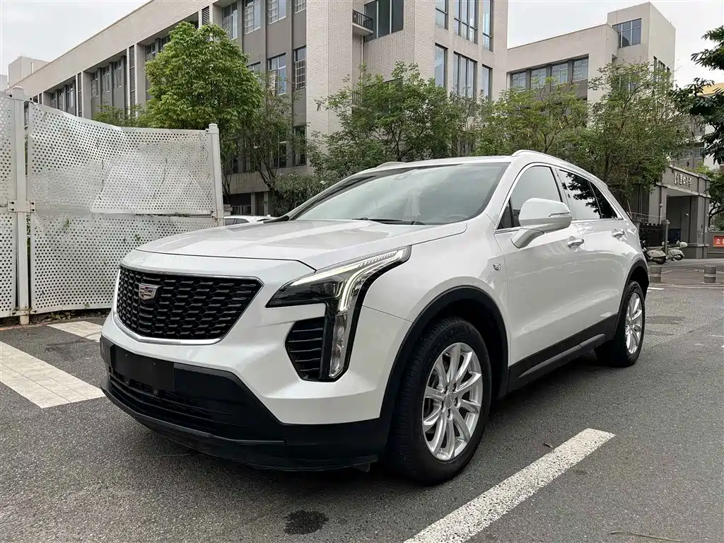 CADILLAC XT4