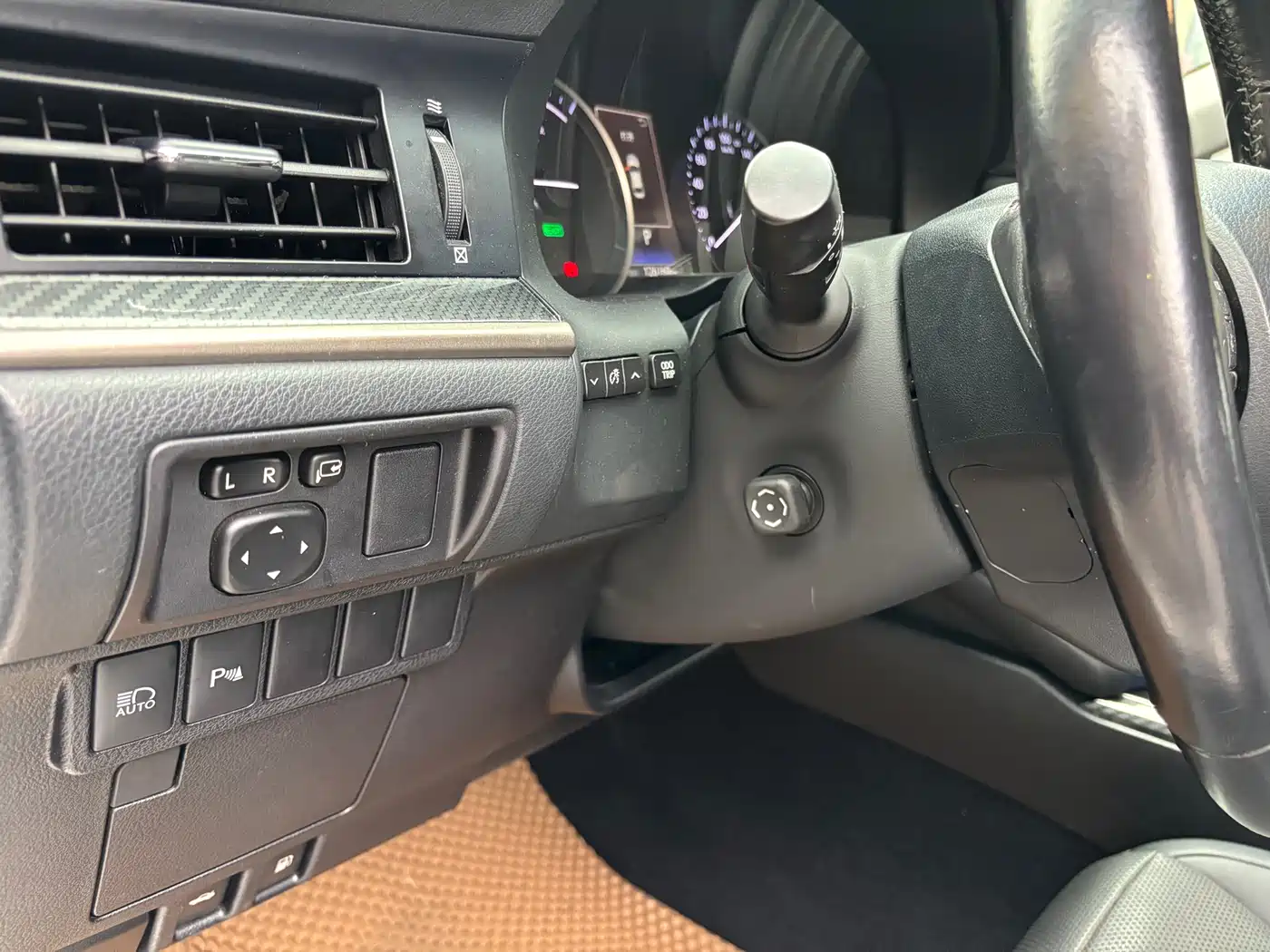 Lexus ES 2015 300h Comfort Edition фото 13