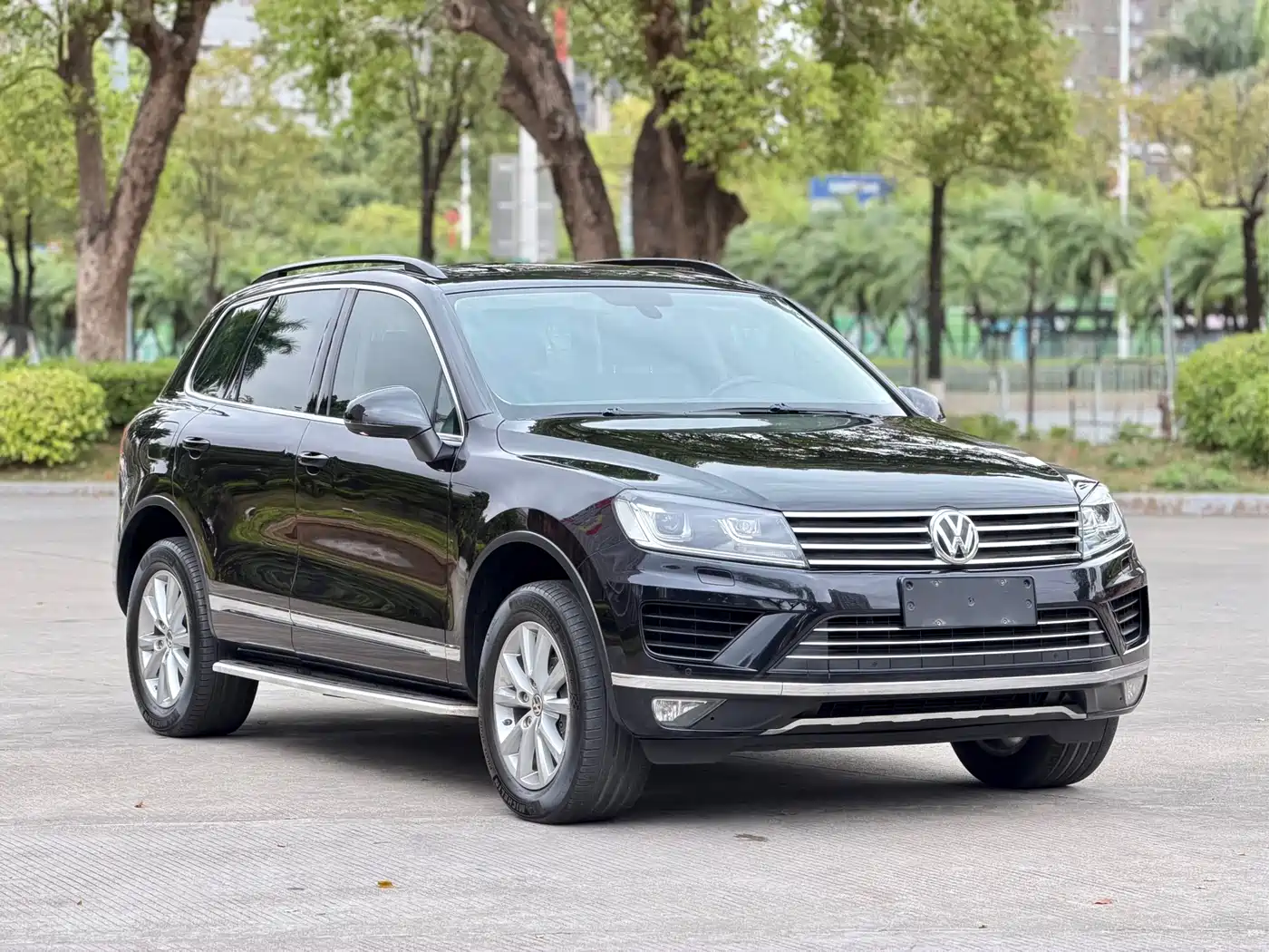 VOLKSWAGEN TOUAREG