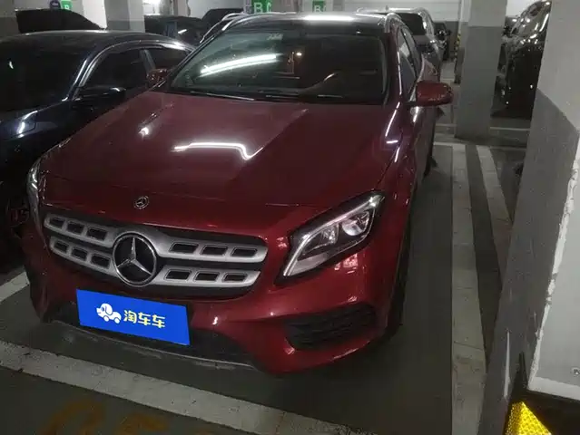 MERCEDES-BENZ GLA