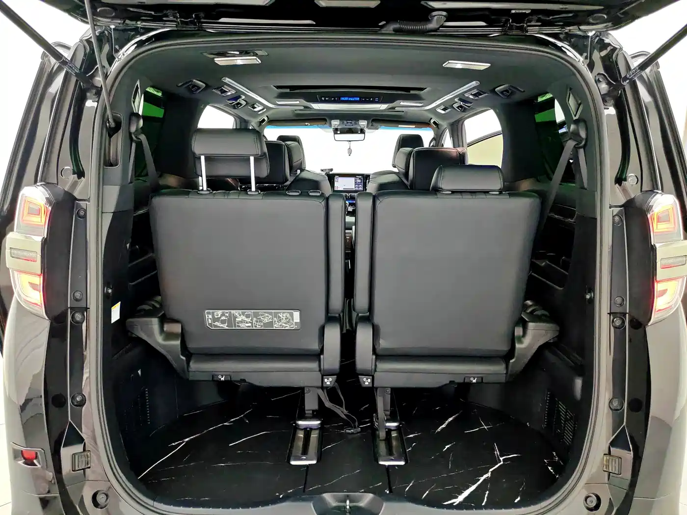 Photo 19 - Toyota Vellfire