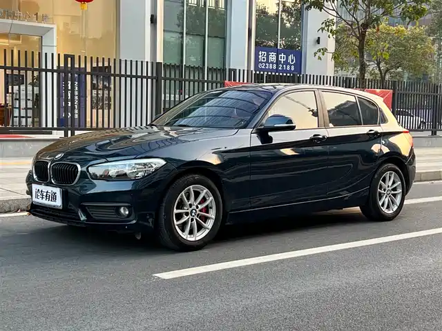 BMW 1 SERIES