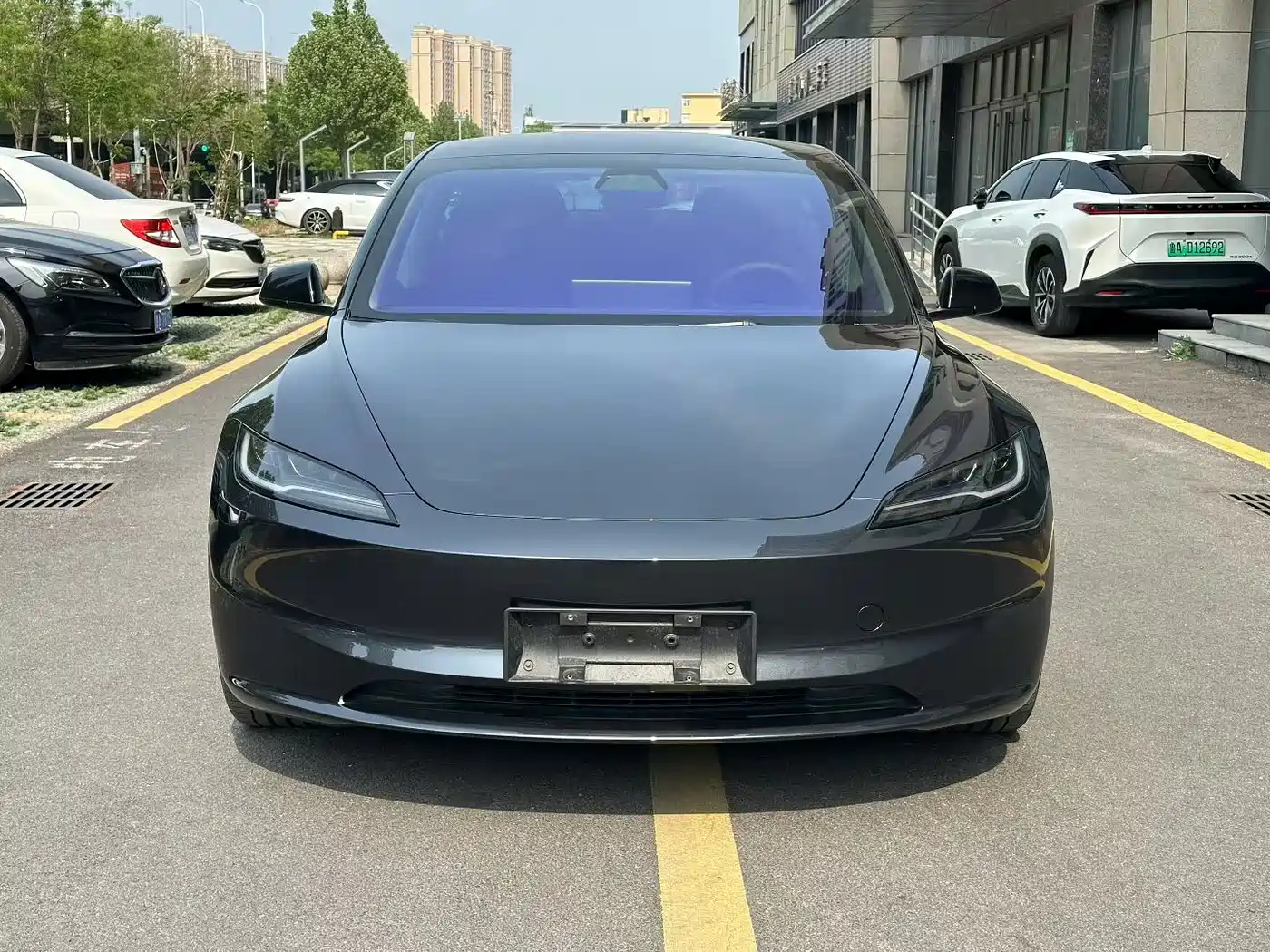 TESLA MODEL 3