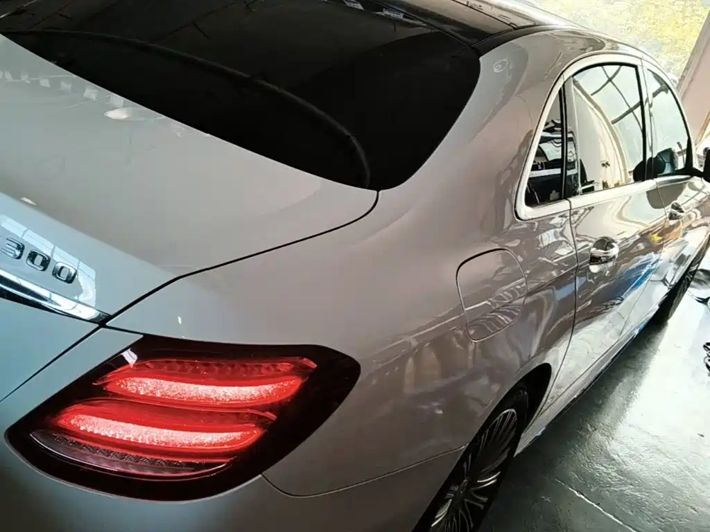 Фото 7 - Mercedes-Benz E-Class