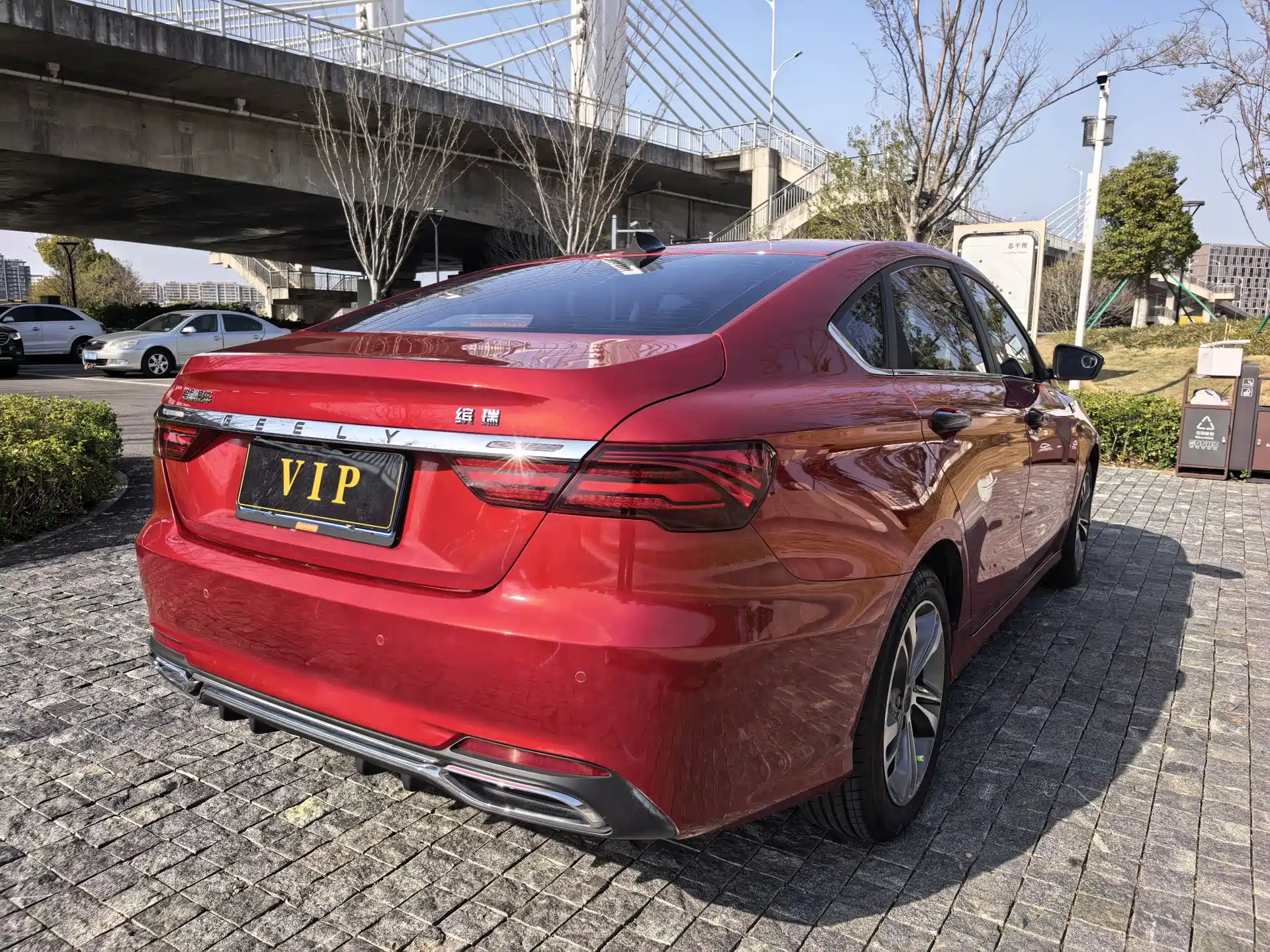 Фото 10 - Geely Binrui