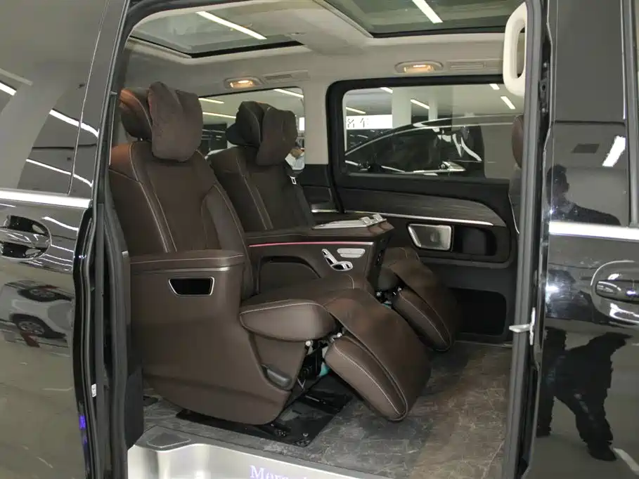 Mercedes-Benz V-Class 2024 V 300 L Long Wheelbase Luxury Edition фото 9