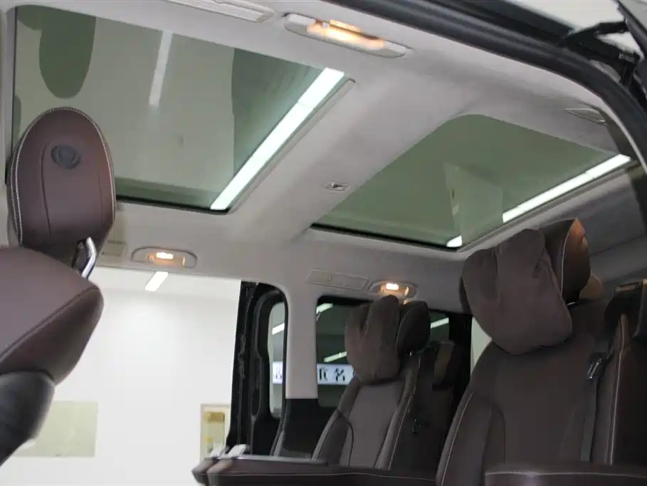 Mercedes-Benz V-Class 2024 V 300 L Long Wheelbase Luxury Edition фото 23