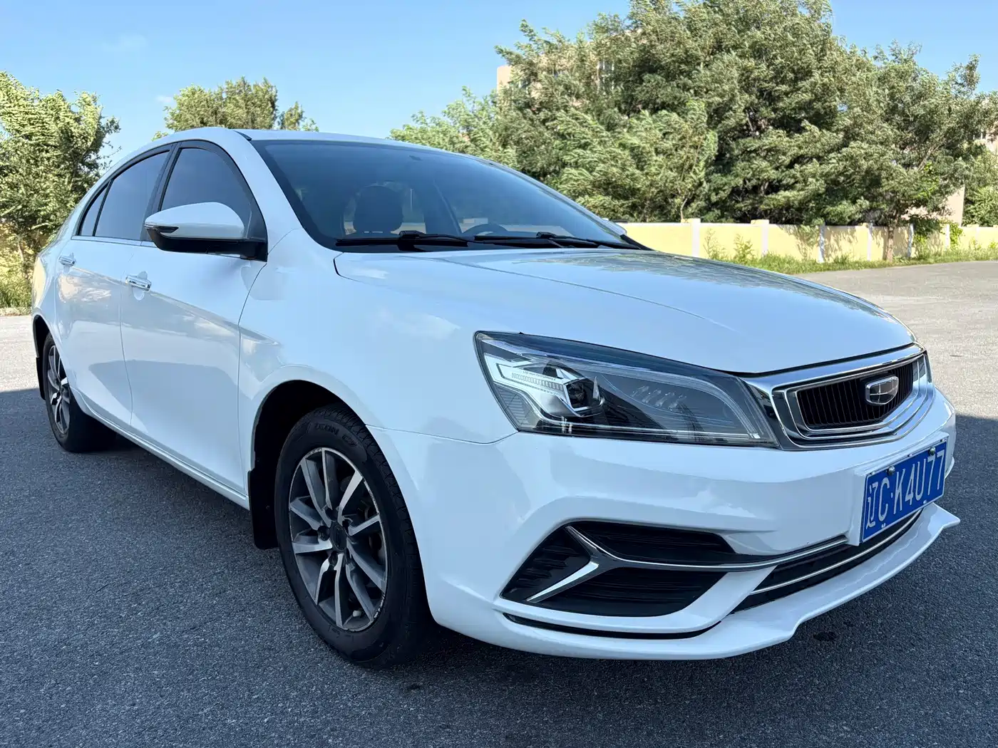 Photo 3 - Geely Emgrand
