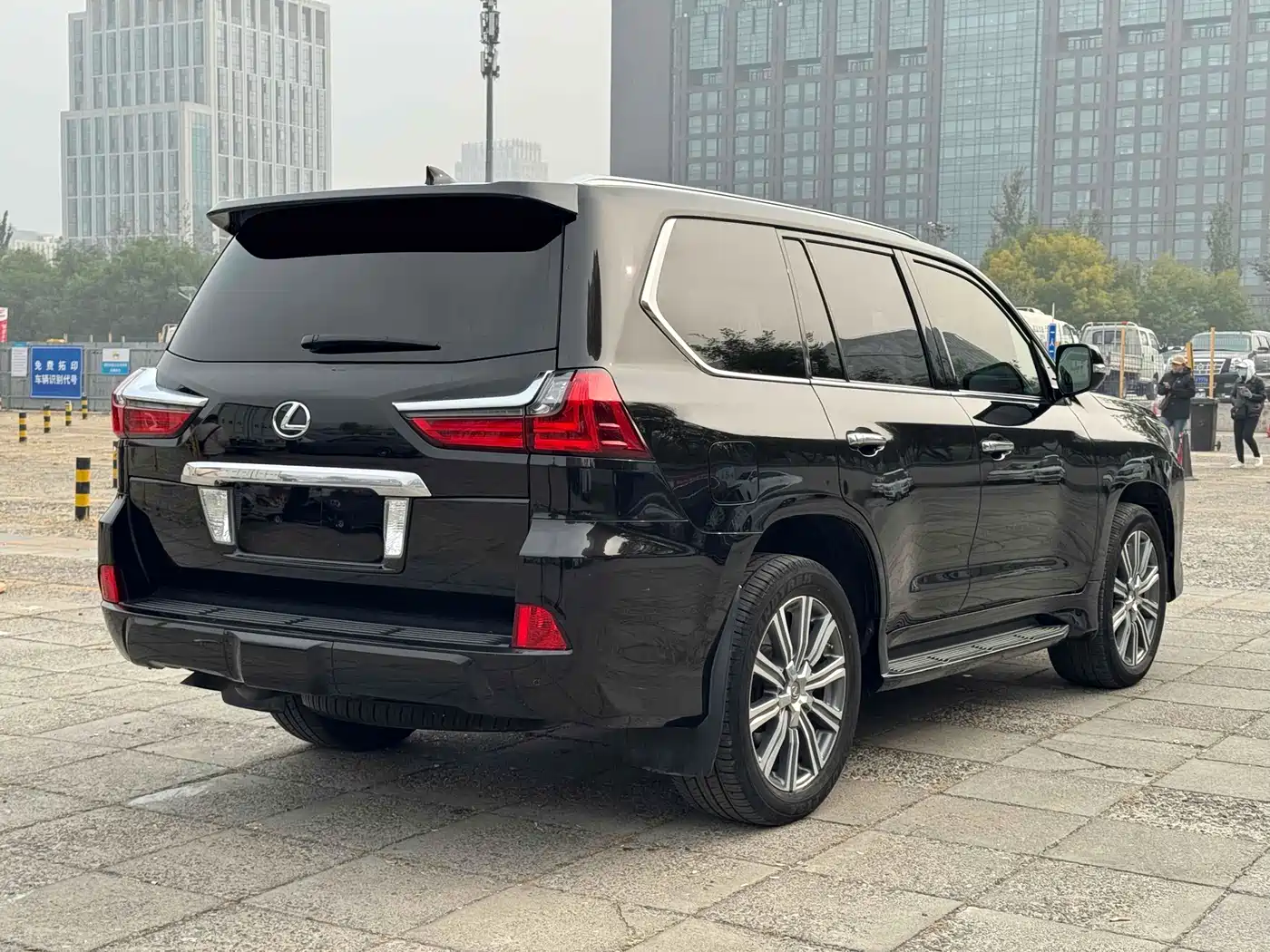 Lexus LX 2017 570 Prestige Luxury фото 16