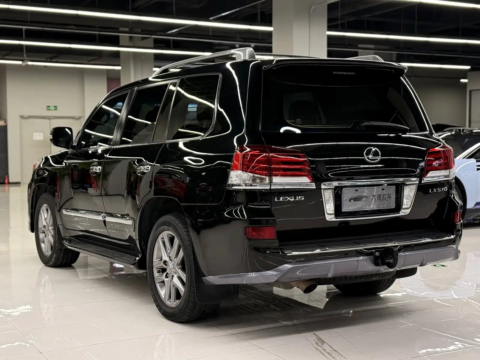 Фото 6 - Lexus LX