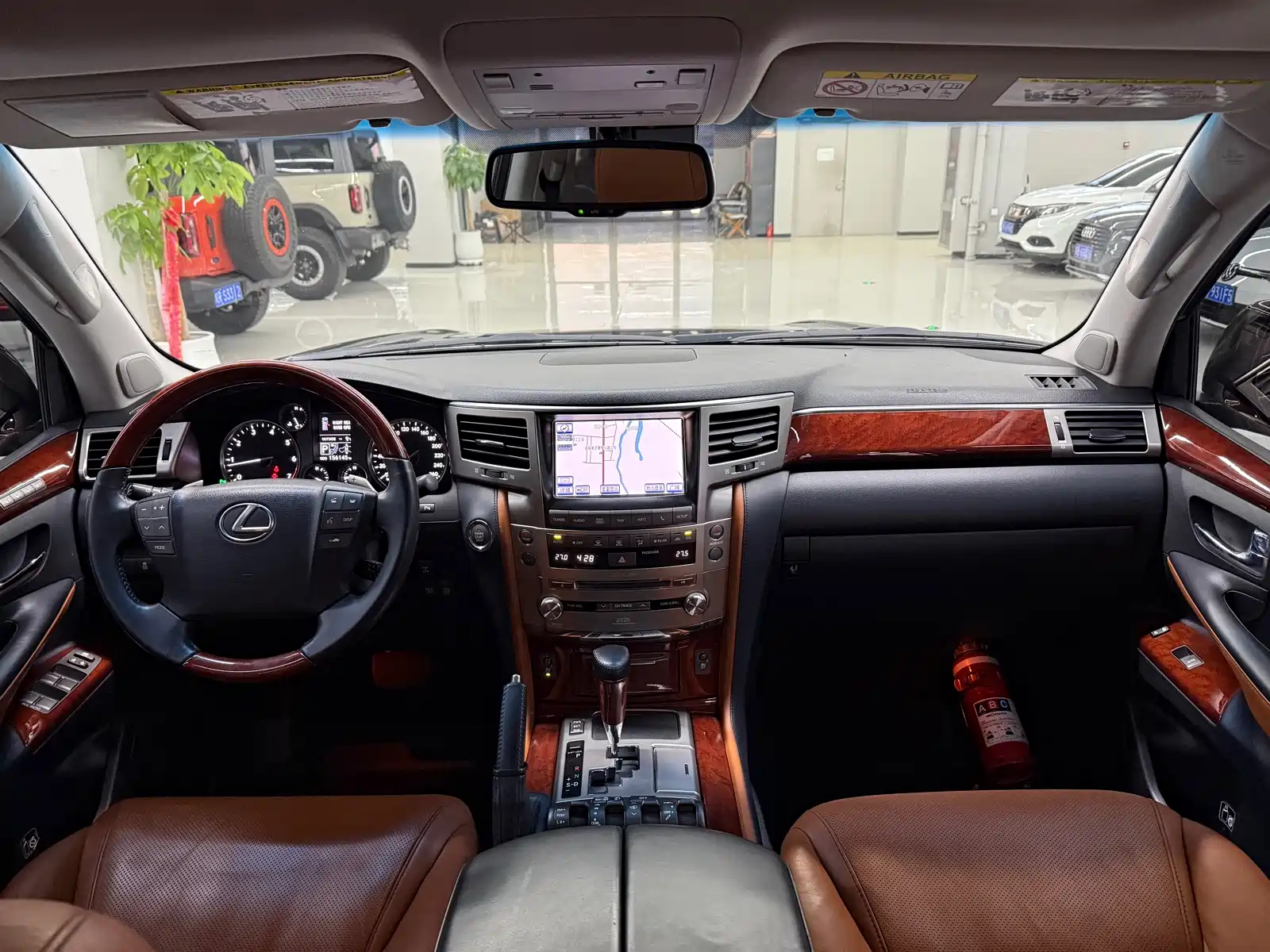 Фото 10 - Lexus LX