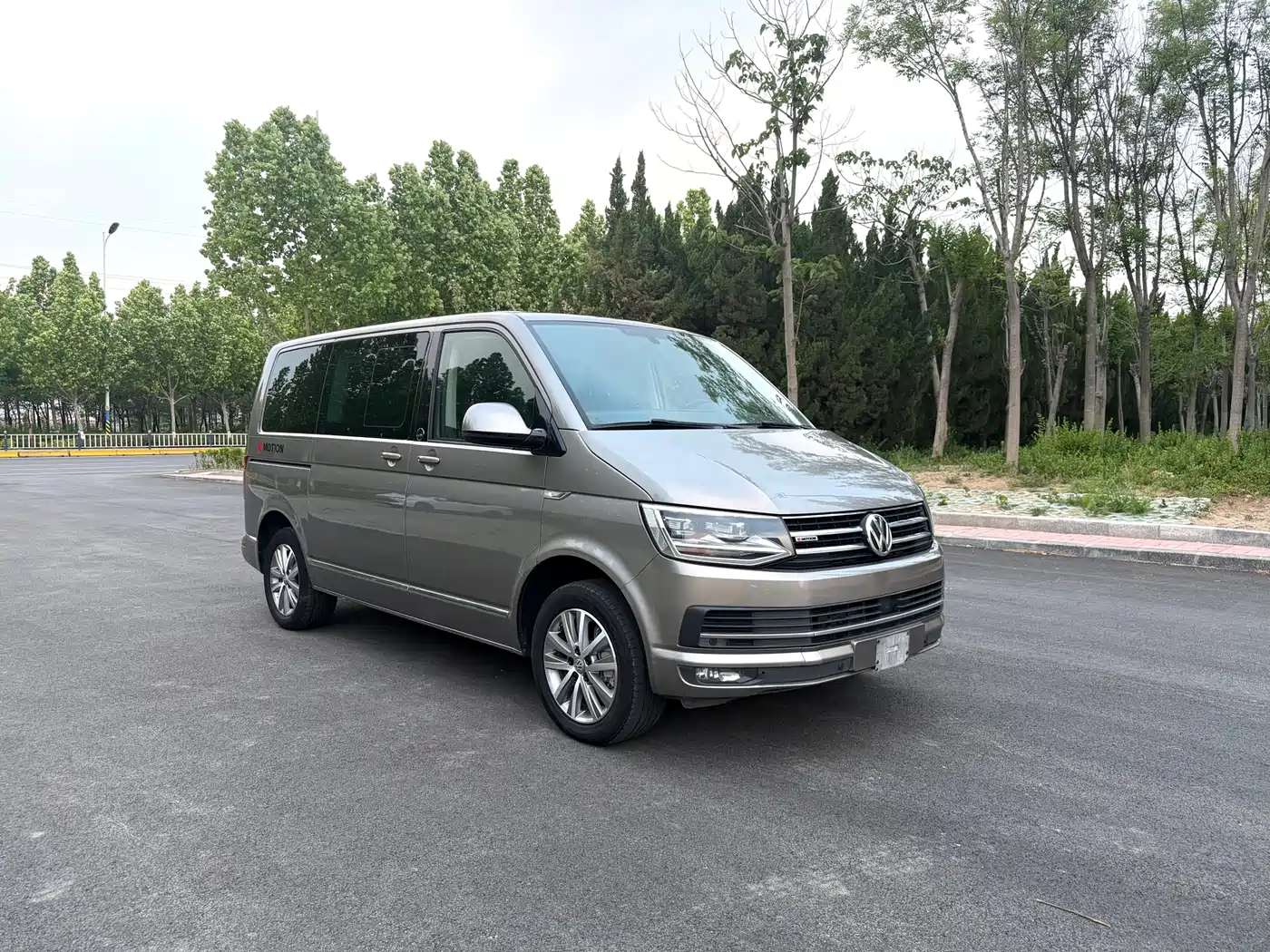 Volkswagen Multivan 2017 2.0TSI 4WD Explorer 7-seater фото 3