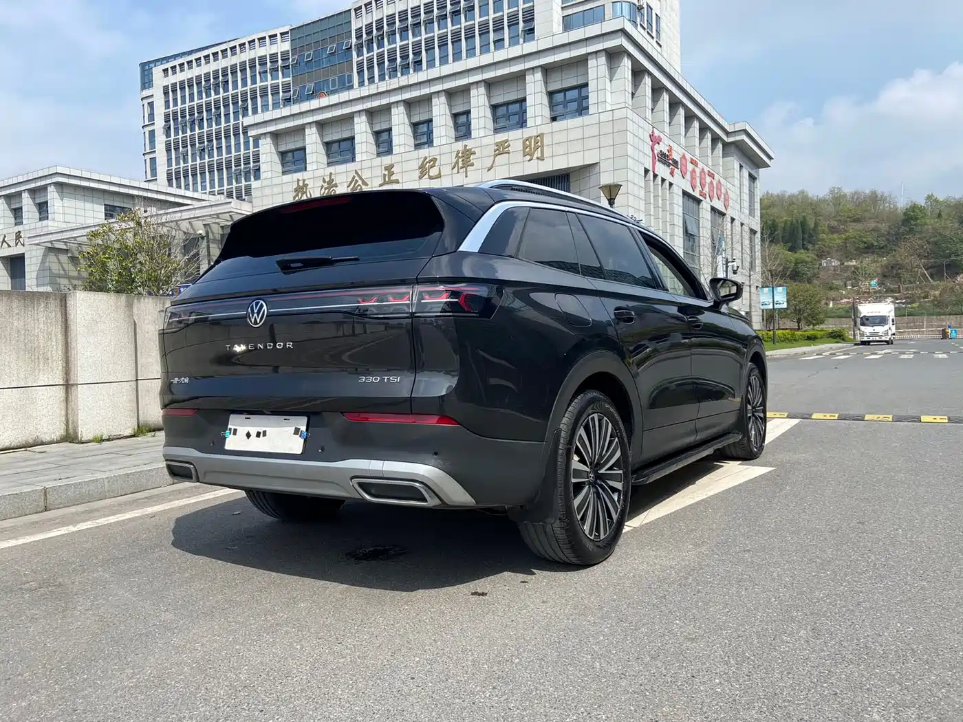 Volkswagen Talagon 2023 330TSI Luxury Touring Edition фото 7