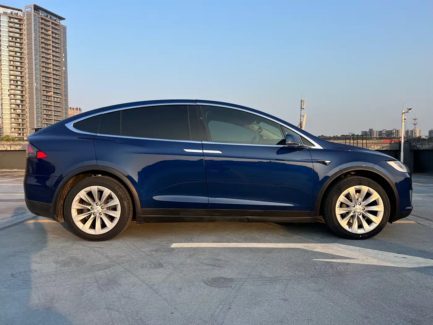 TESLA MODEL X