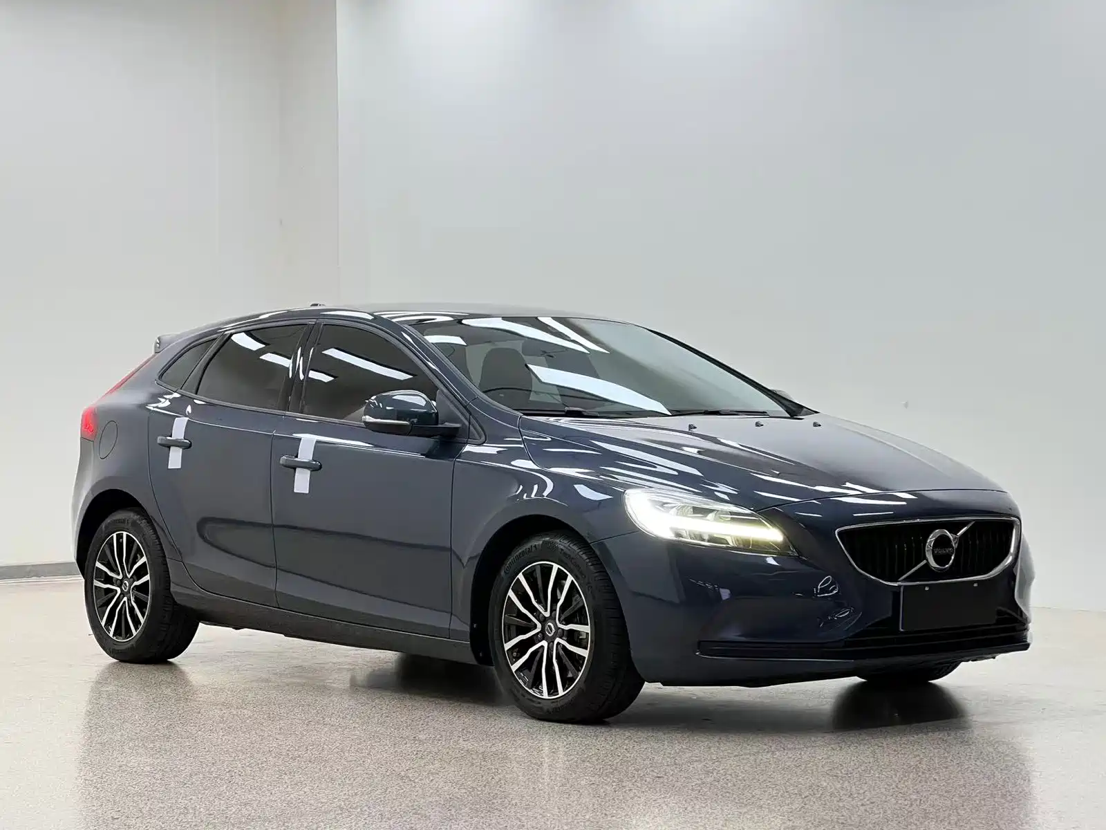 Photo 3 - Volvo V40