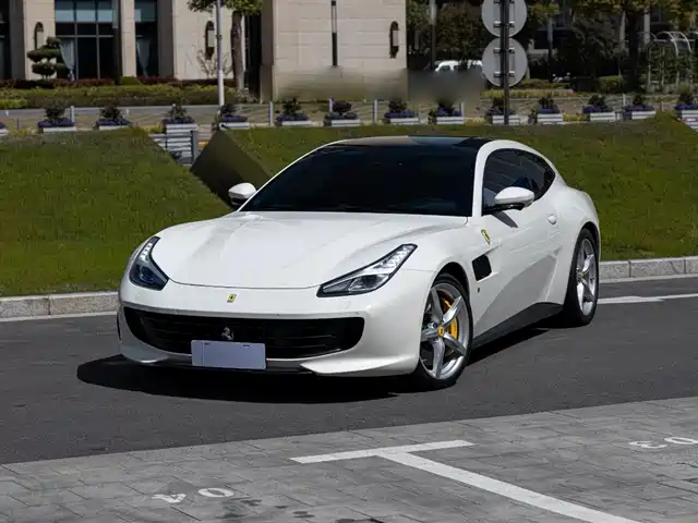 FERRARI GTC4LUSSO
