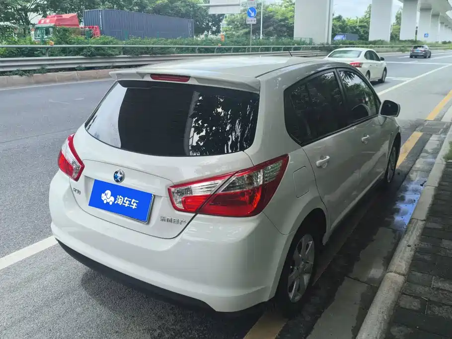 Venucia R50 2013 2013 1.6L Auto Fashion