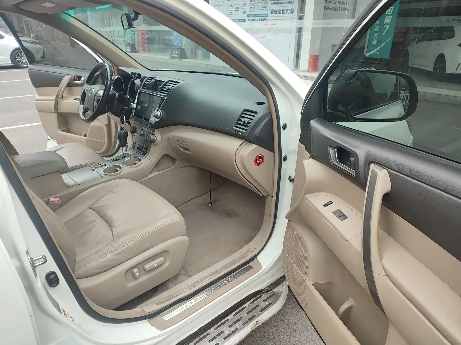 Photo 11 - Toyota Highlander