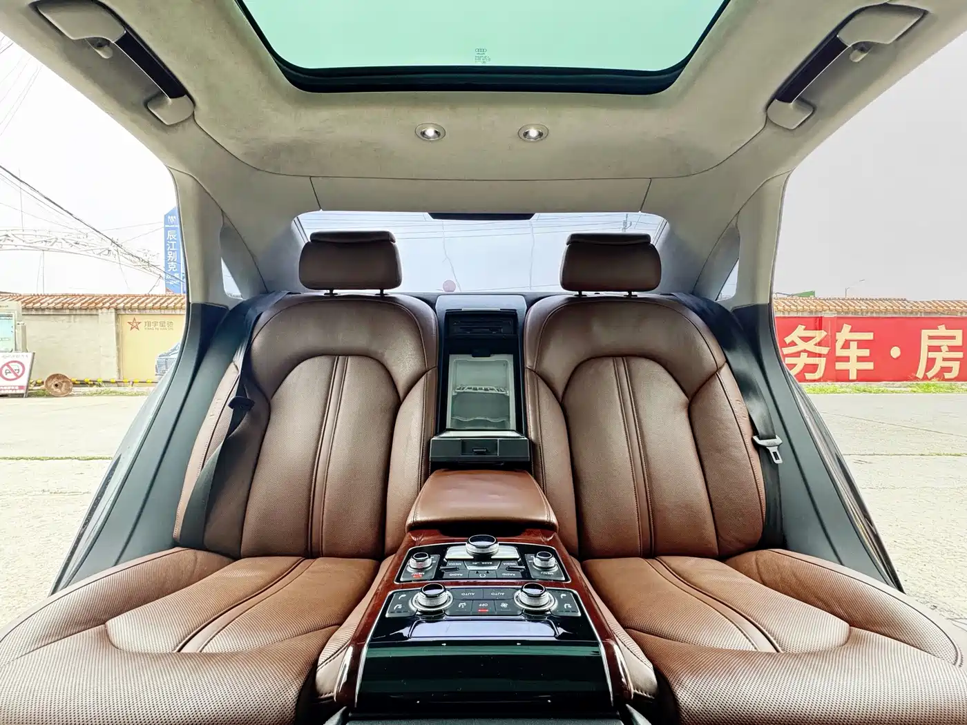 Photo 19 - Audi A8