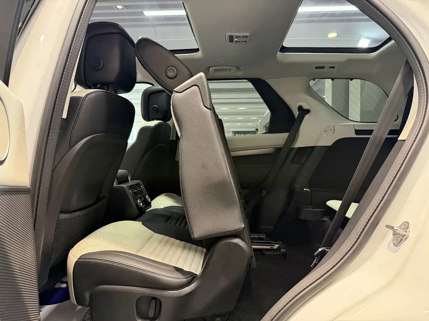 Land Rover Discovery 2024 360PS Dynamic SE фото 32
