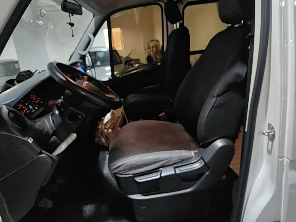 Iveco Daily 2023 2021 2.0T Manual Chaorui Long Wheelbase Short Suspension Low Roof Sliding Door F1A