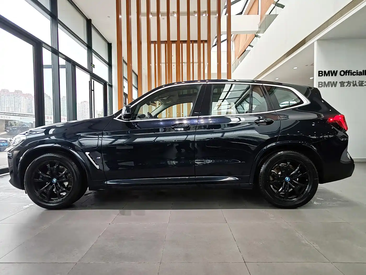 BMW IX3