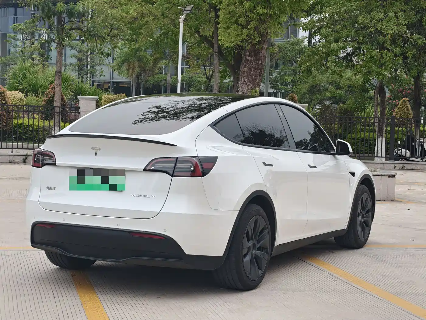 TESLA MODEL Y