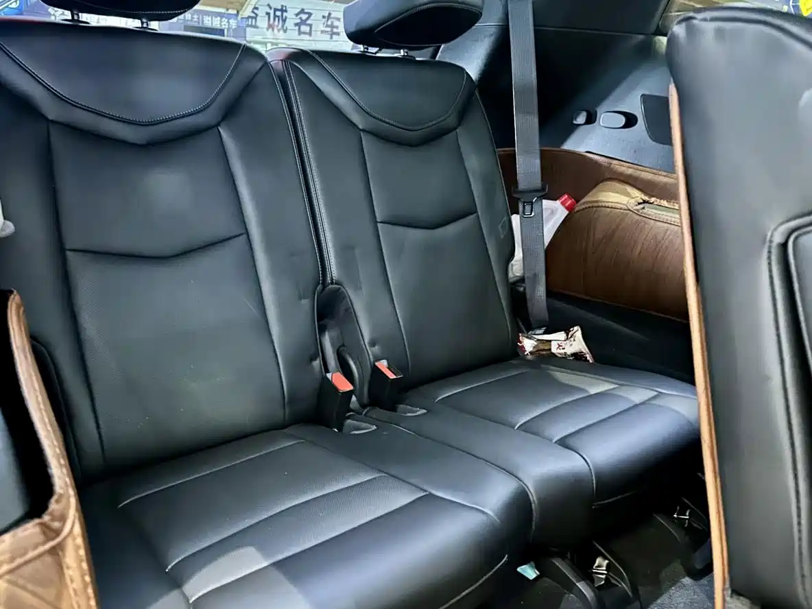 Photo 11 - Cadillac XT6