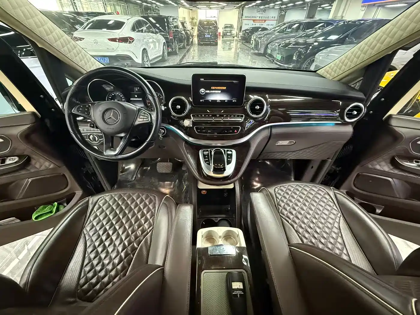 Mercedes-Benz V-Class 2017 2017 Model V 260 L Premium Extended Edition