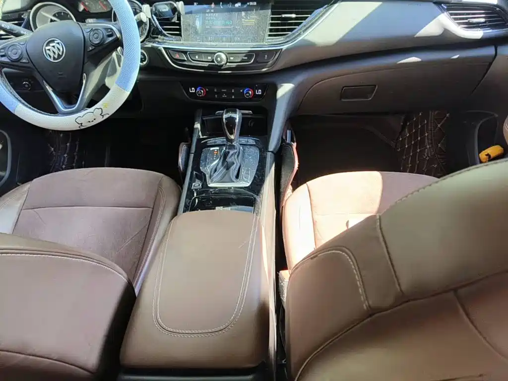 Photo 12 - Buick Regal