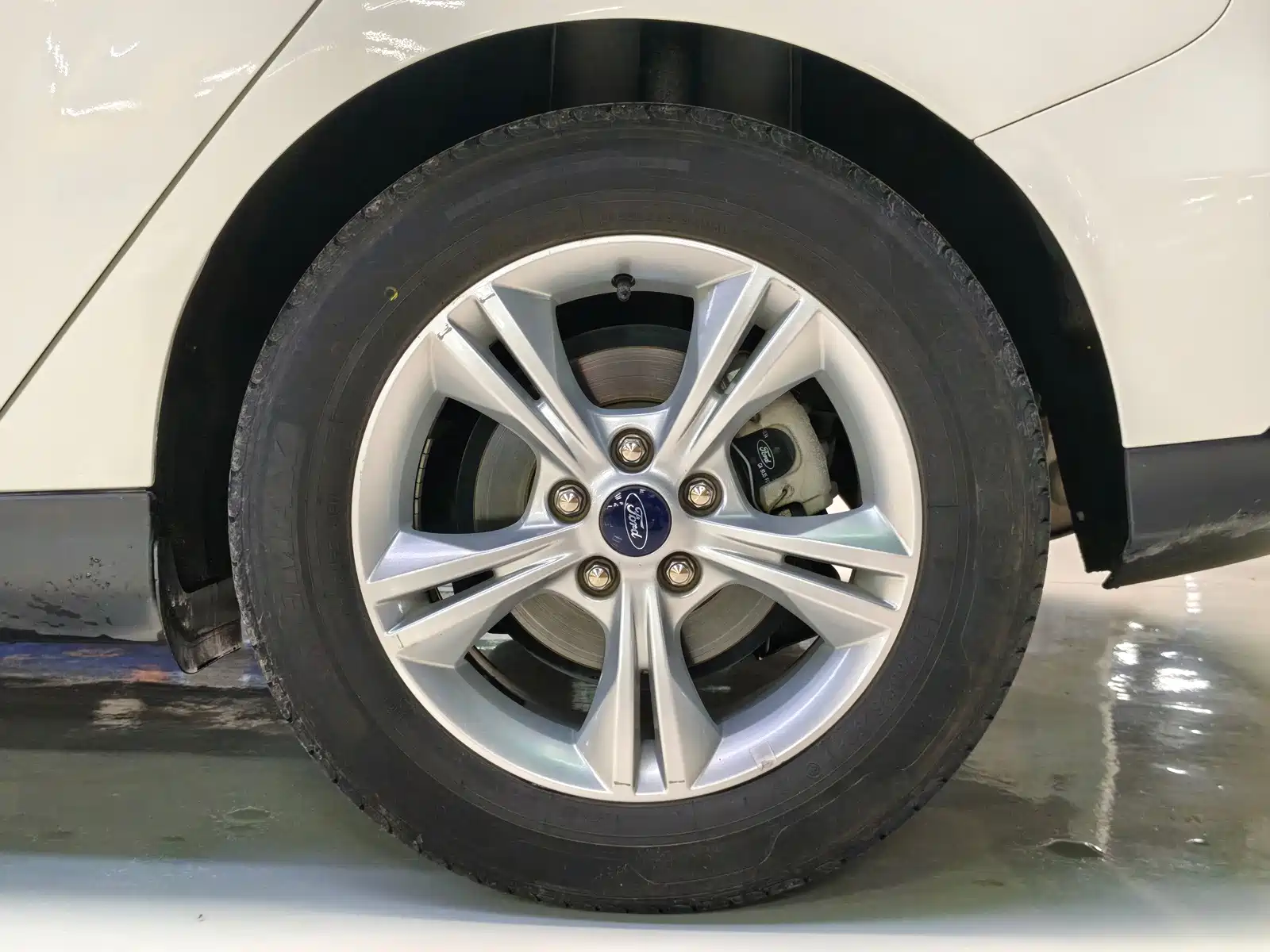 Фото 8 - Ford Focus
