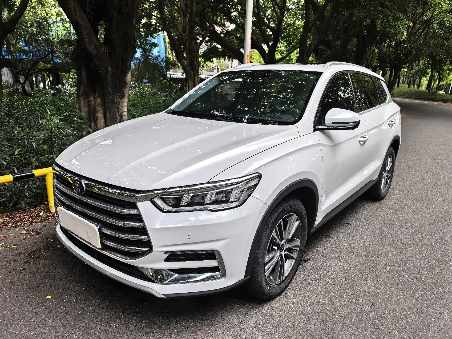 Photo 1 - BYD Song Pro