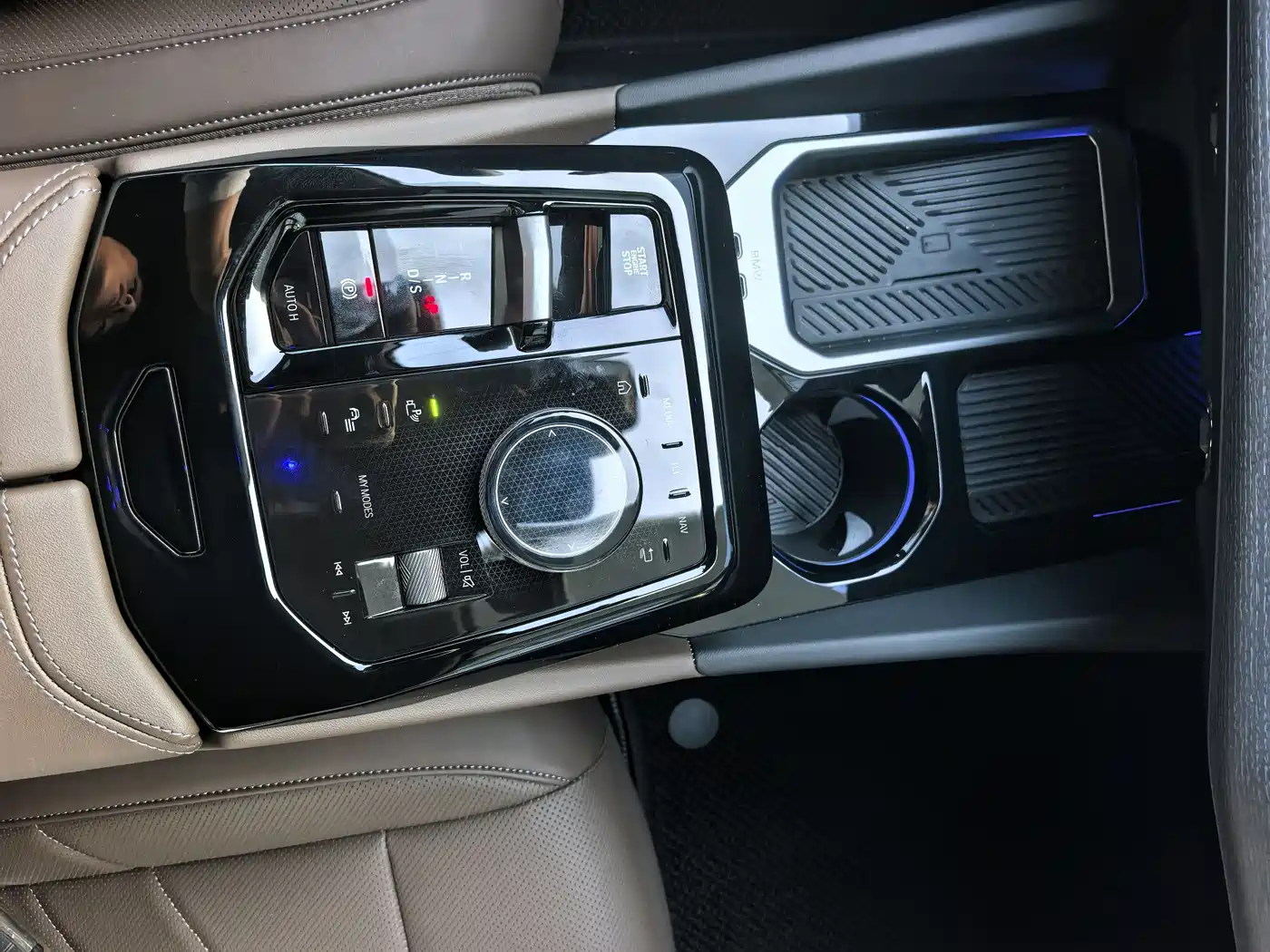 BMW 5 Series 2024 525Li Luxury Package фото 9