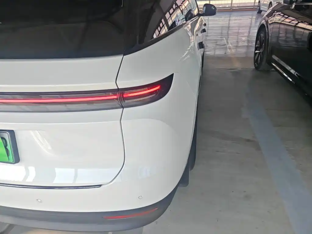 Фото 8 - Li Auto i6