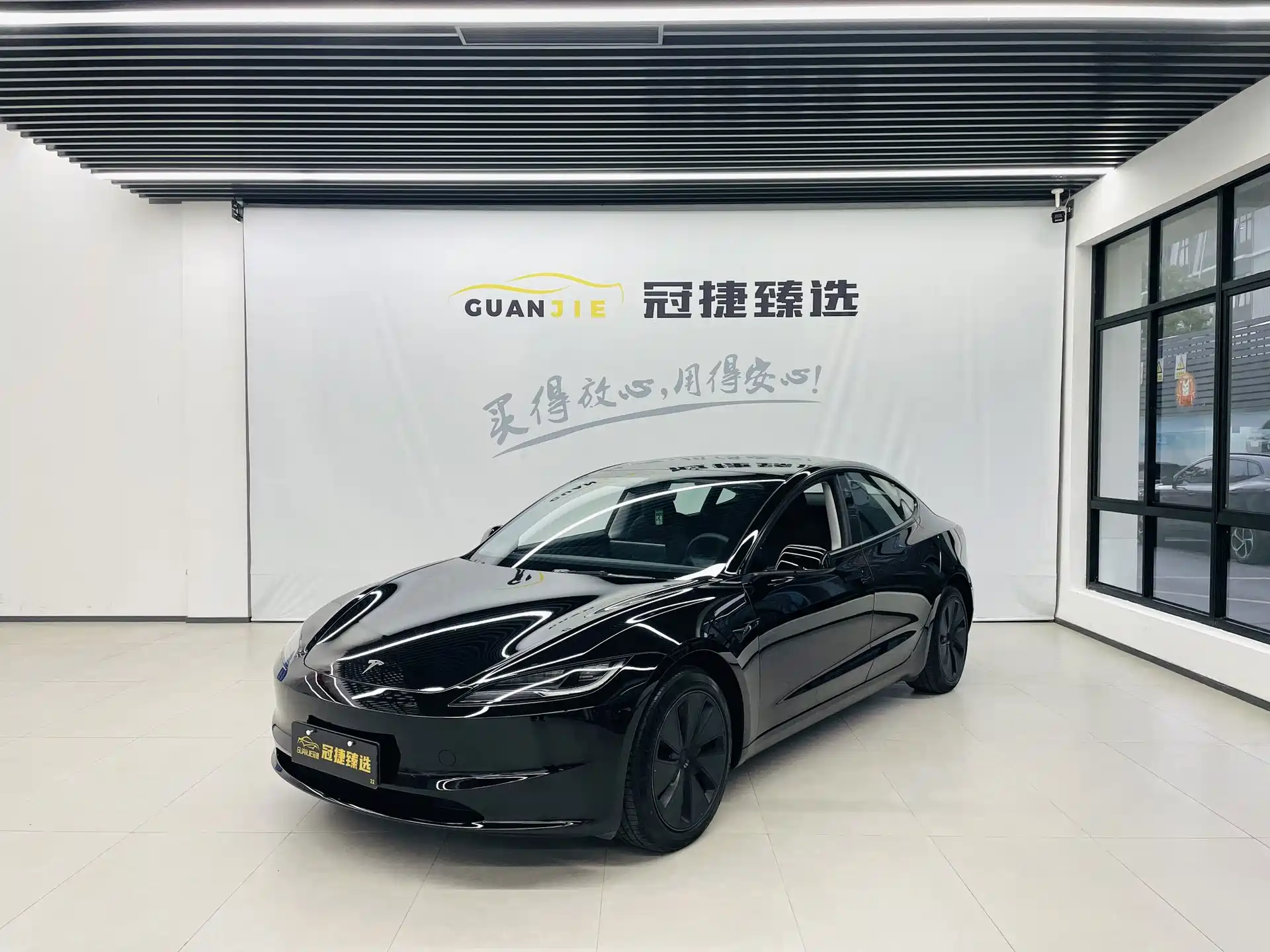 Фото 1 - Tesla Model 3