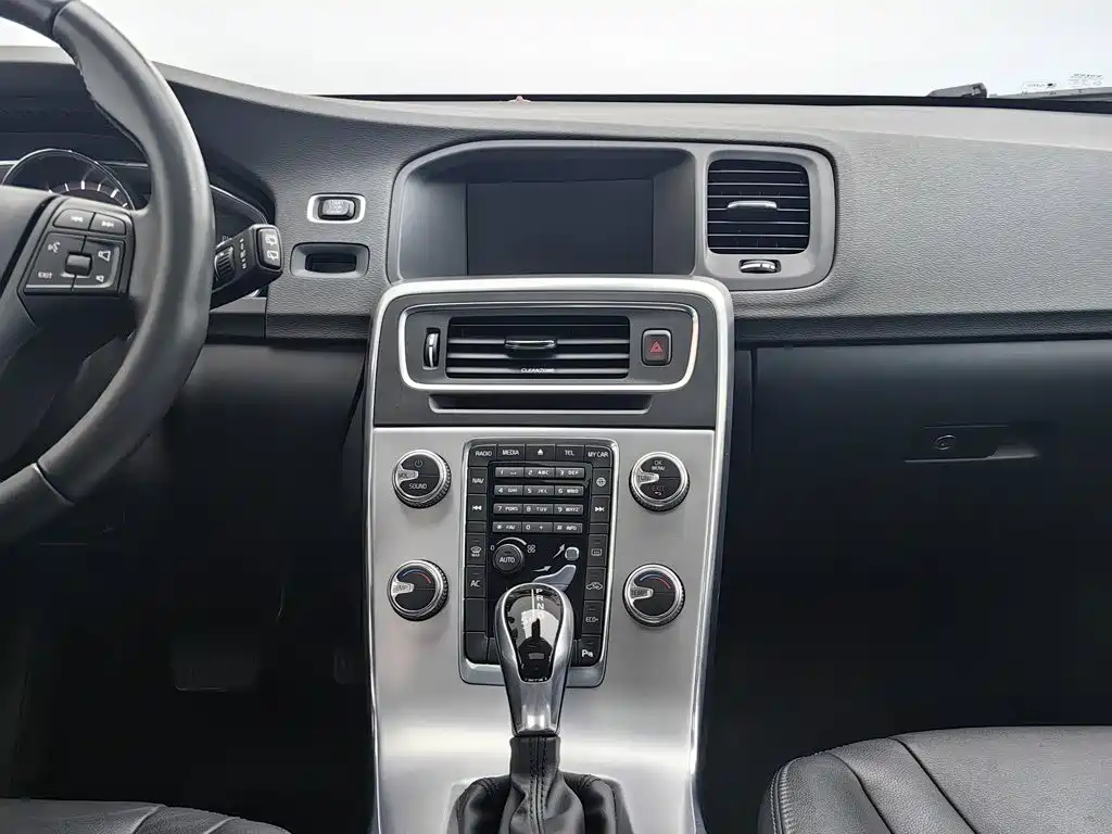 Фото 12 - Volvo V60