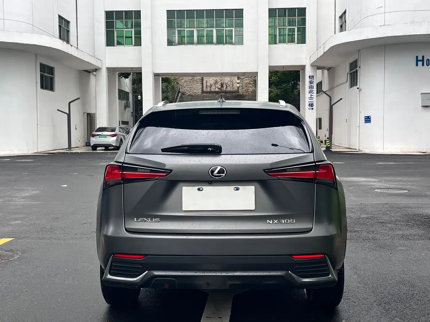 Фото 6 - Lexus NX