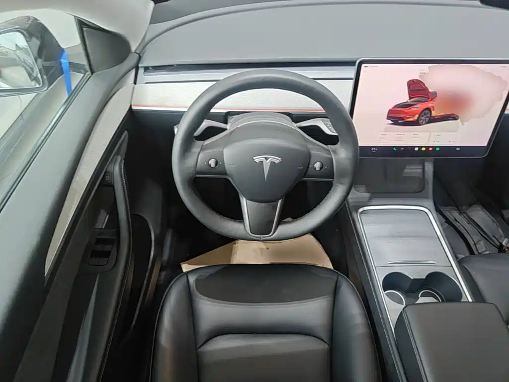 Photo 7 - Tesla Model Y