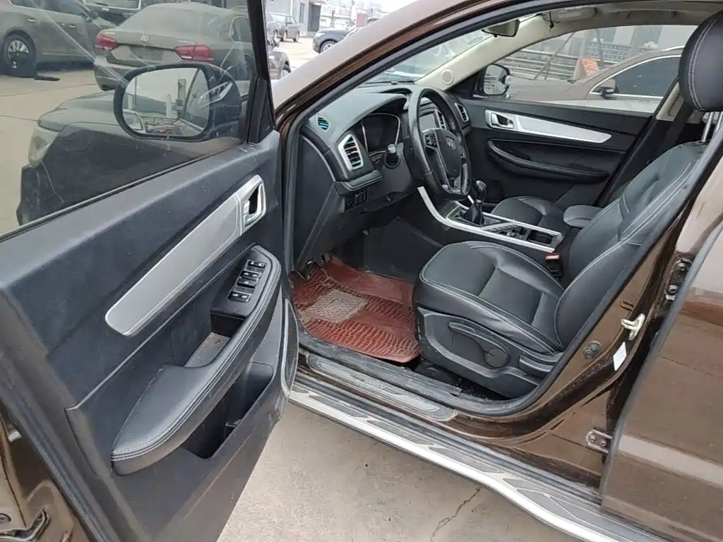 Фото 16 - Geely Emgrand X6