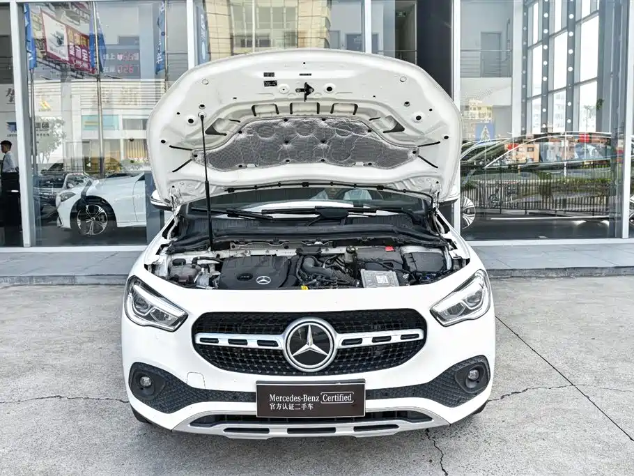 MERCEDES-BENZ GLA