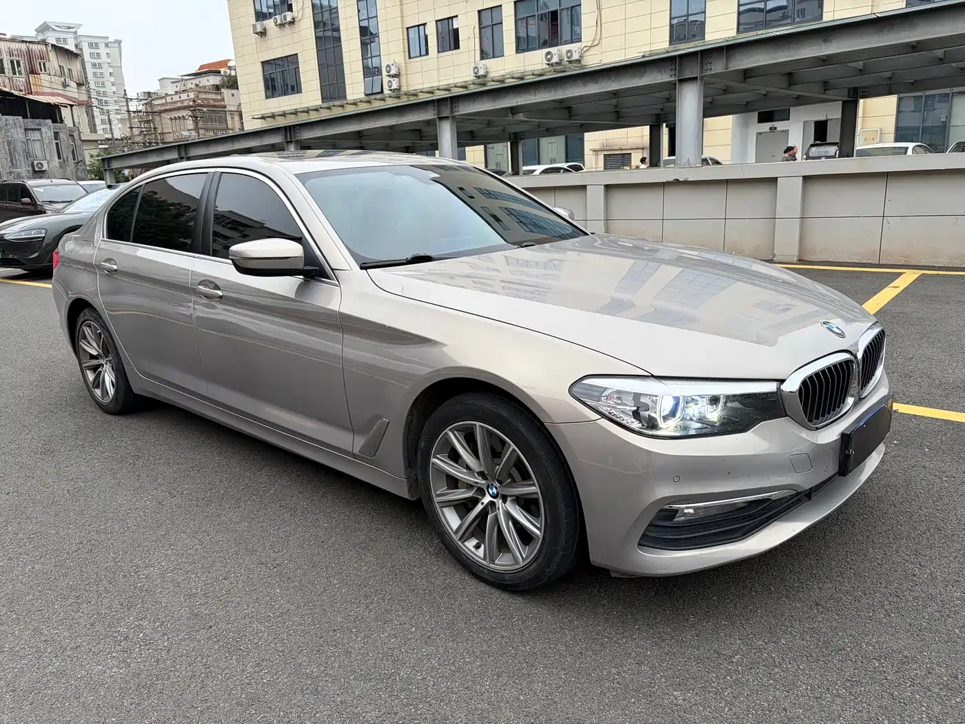 BMW 5 Series 2018 528Li Launch Special Edition фото 3